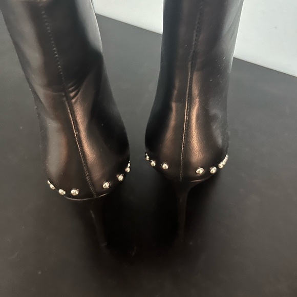 Black boots with stud. - Picture 3 of 6